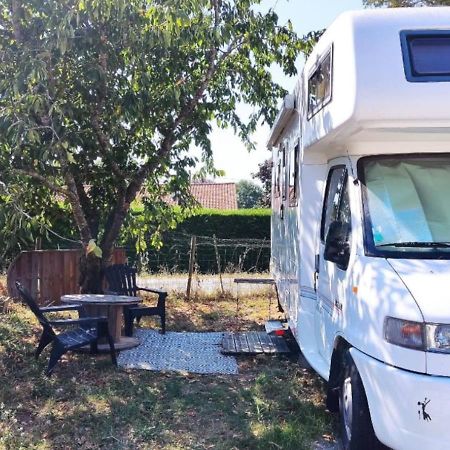 Charmant Camping-Car A La Campagne Labessiere-Candeil エクステリア 写真
