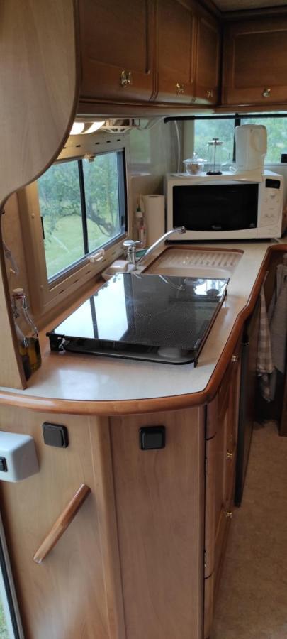 Charmant Camping-Car A La Campagne Labessiere-Candeil エクステリア 写真